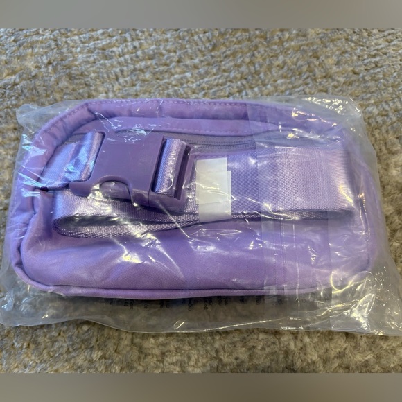 lululemon belt bag - everywhere 1L - Picture 2 of 4